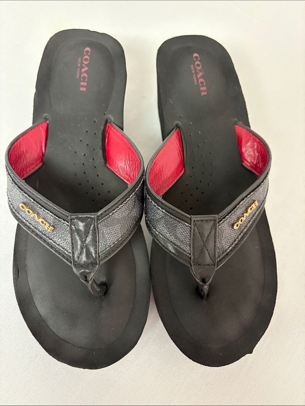Coach Jolen Signature Black Flip Flop Sandals Gold Logo Women’s Size 9 - Picture 2 of 7